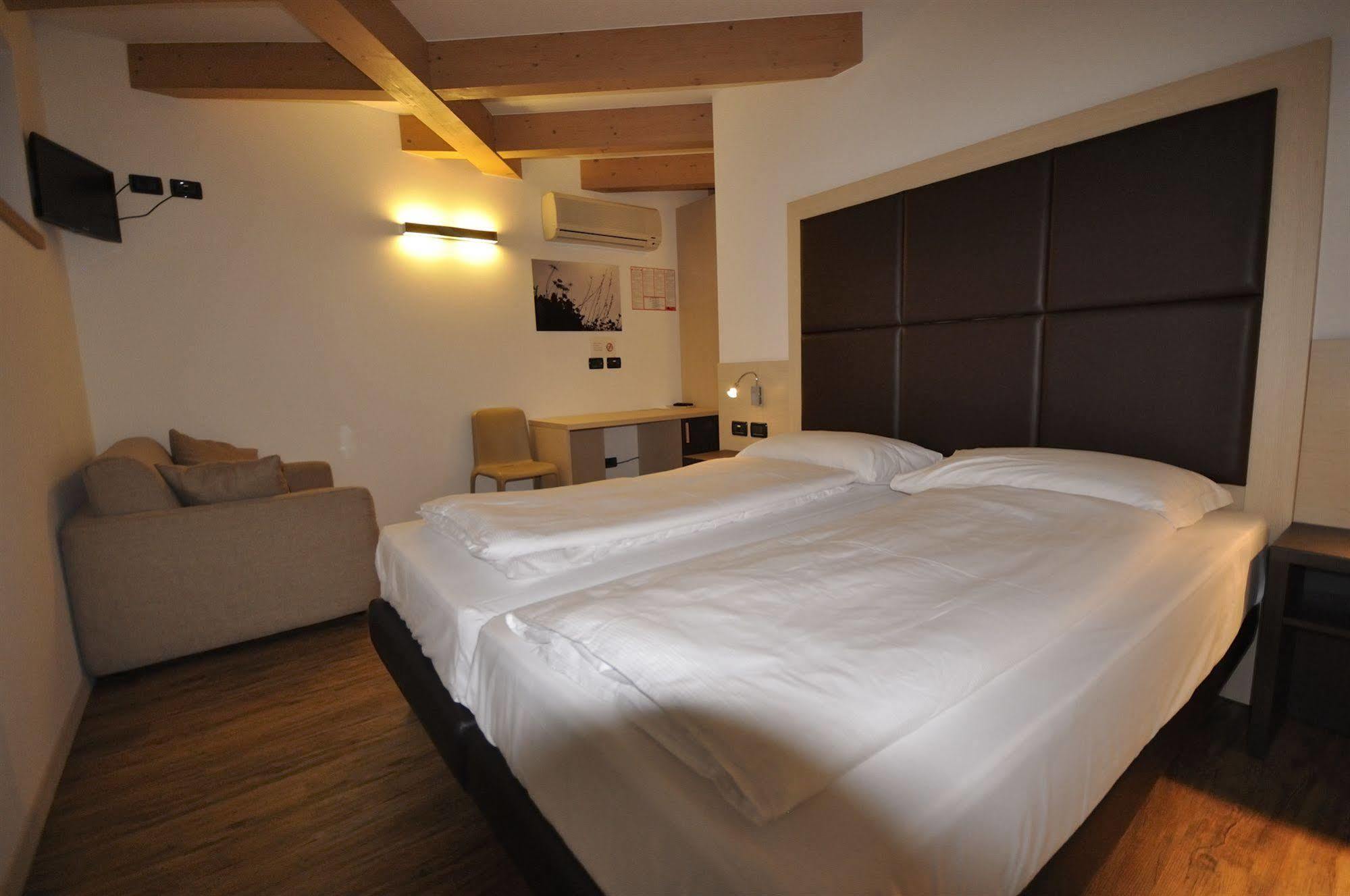 Villa Cameras Room And Breakfast Mori Exterior foto